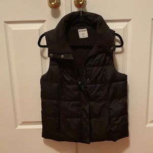Black Old Navy puffer vest